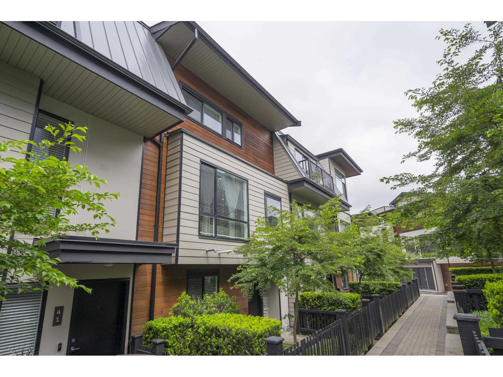 40 15688 28 Avenue, Surrey, British Columbia  V3Z 0N1 - Photo 2 - R3070580