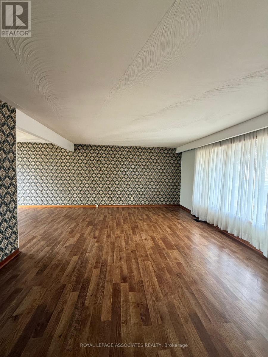 548 Simcoe Road, Bradford West Gwillimbury, Ontario  L3Z 2A6 - Photo 5 - N12579936