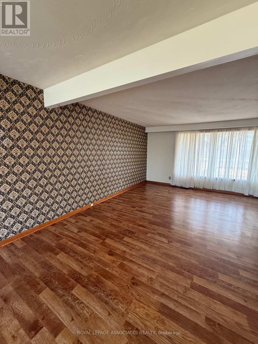 548 Simcoe Road, Bradford West Gwillimbury, Ontario  L3Z 2A6 - Photo 4 - N12579936