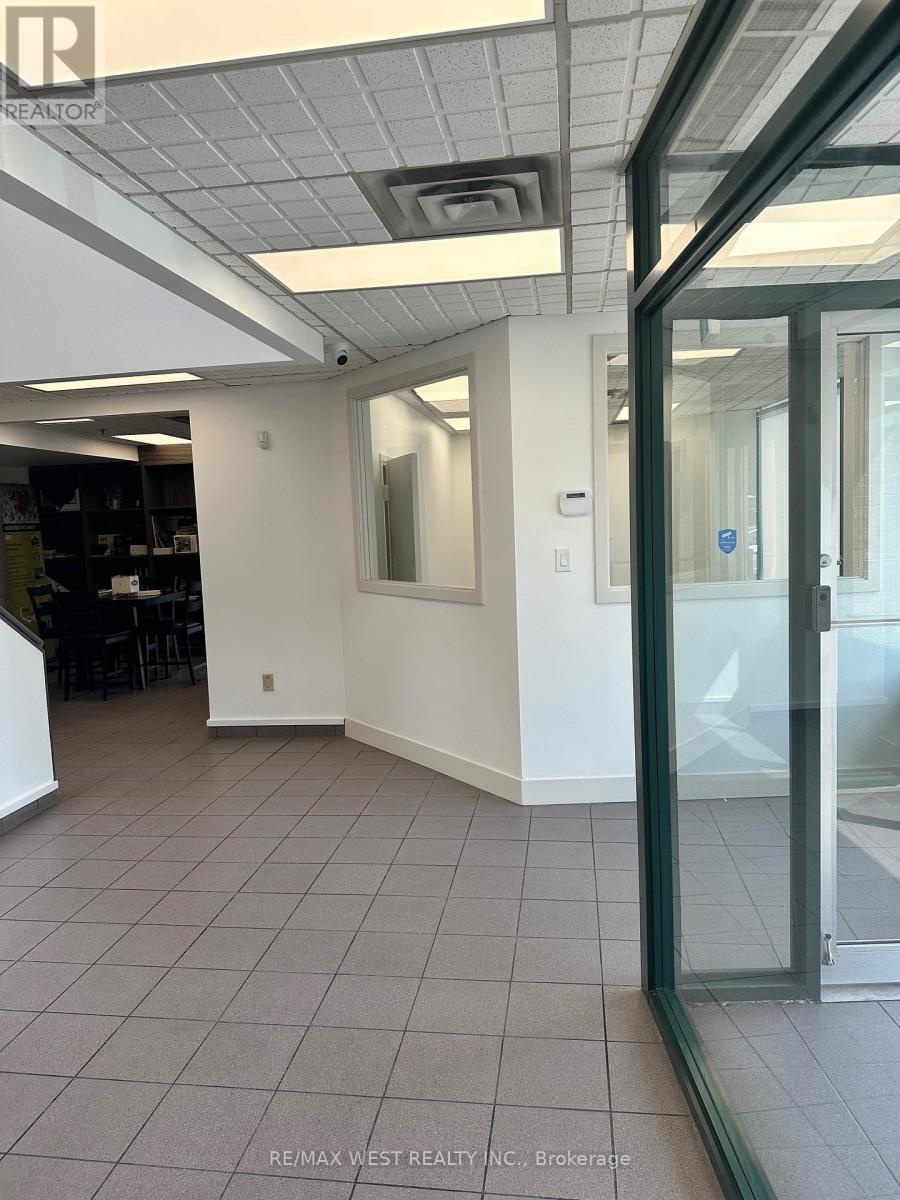 B - 142 Edilcan Drive, Vaughan, Ontario  L4K 3S6 - Photo 7 - N12582996