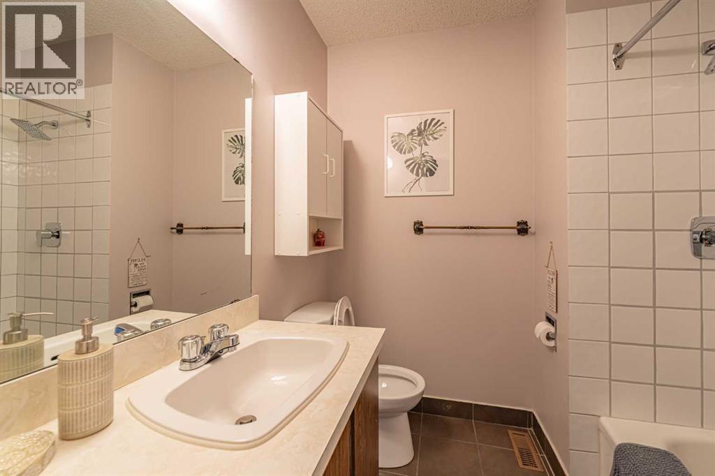 130 27 Avenue Nw, Calgary, Alberta  T2M 2H2 - Photo 13 - A2271591