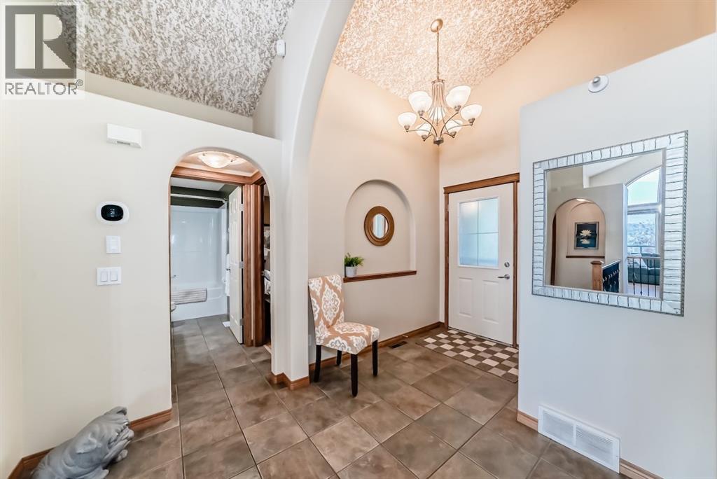 150 Hidden Creek Heights Nw, Calgary, Alberta  T3G 2X4 - Photo 5 - A2271697