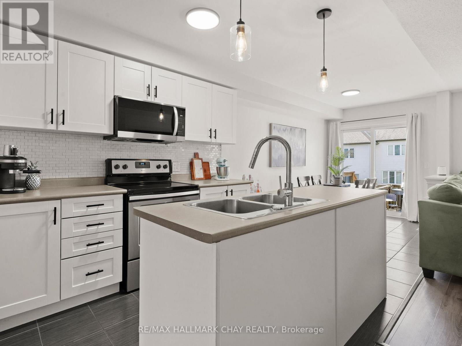 883 Cook Crescent, Shelburne, Ontario  L9V 3V1 - Photo 6 - X12505072