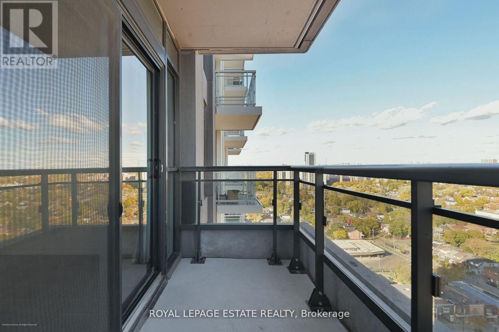 2206 - 286 Main Street, Toronto, Ontario  M4C 0B3 - Photo 17 - E12583066