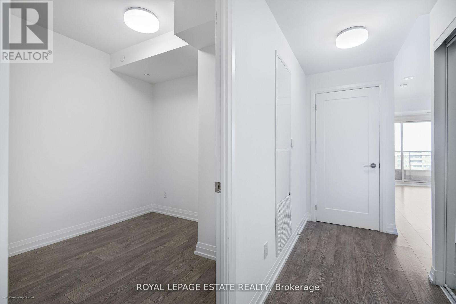 2206 - 286 Main Street, Toronto, Ontario  M4C 0B3 - Photo 4 - E12583066