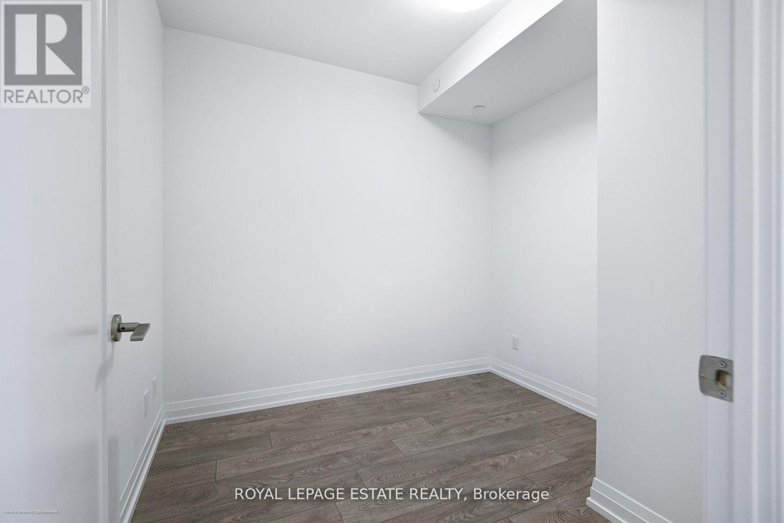 2206 - 286 Main Street, Toronto, Ontario  M4C 0B3 - Photo 5 - E12583066