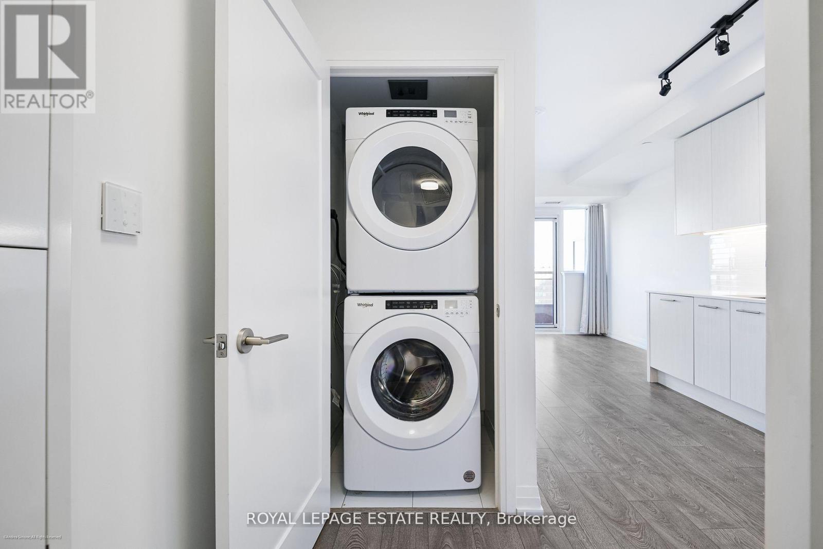 2206 - 286 Main Street, Toronto, Ontario  M4C 0B3 - Photo 6 - E12583066