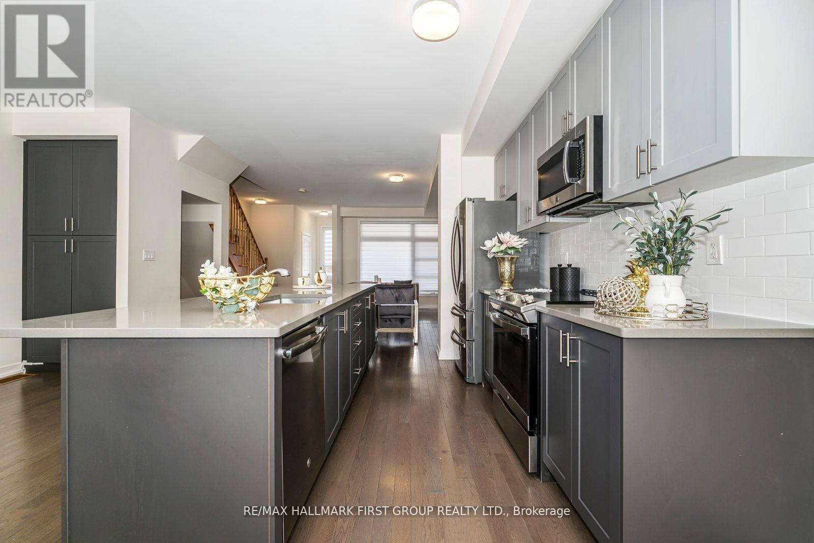 2519 Castlegate Crossing Drive, Pickering, Ontario  L1X 0H8 - Photo 12 - E12583094