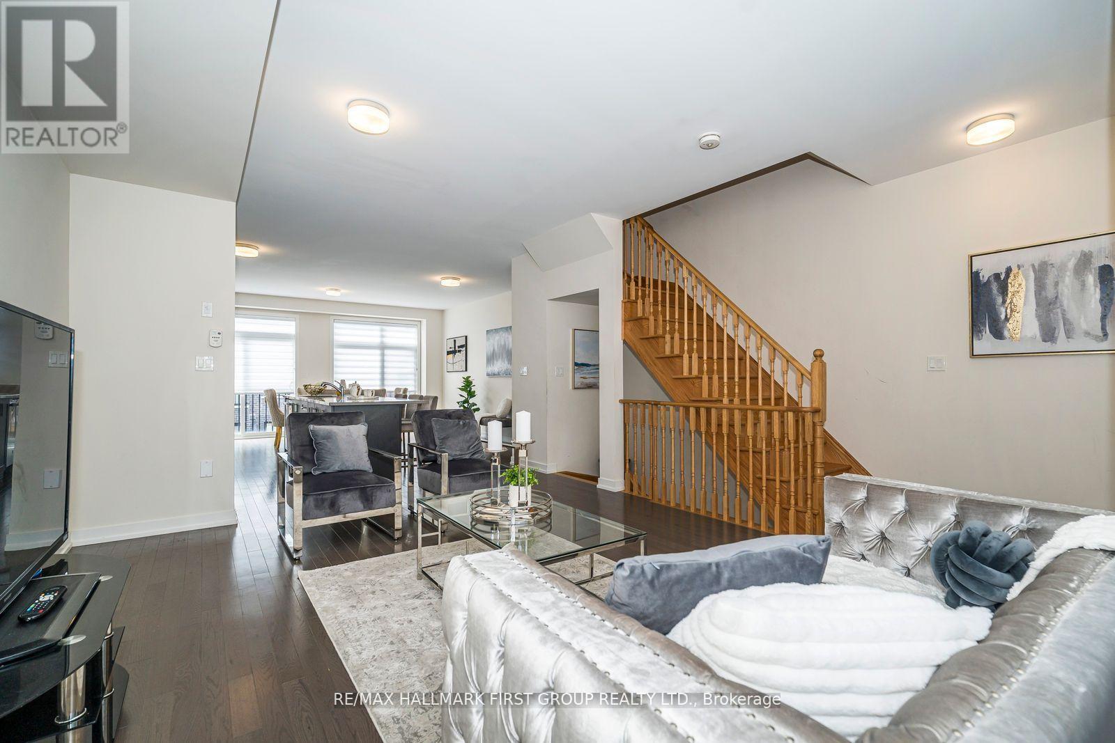 2519 Castlegate Crossing Drive, Pickering, Ontario  L1X 0H8 - Photo 8 - E12583094