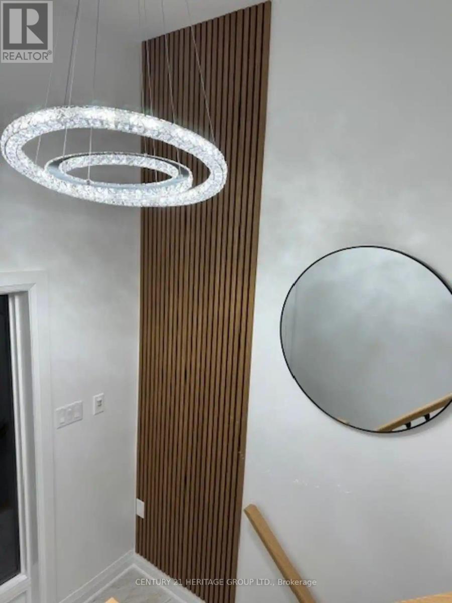 Main Floor - 464 Sandford Street, Newmarket, Ontario L3Y 4S7 - Photo 4 - N12583100