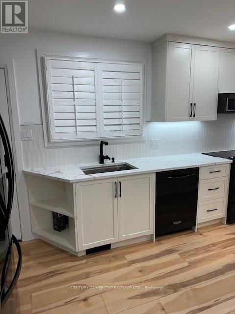 Main Floor - 464 Sandford Street, Newmarket, Ontario L3Y 4S7 - Photo 8 - N12583100