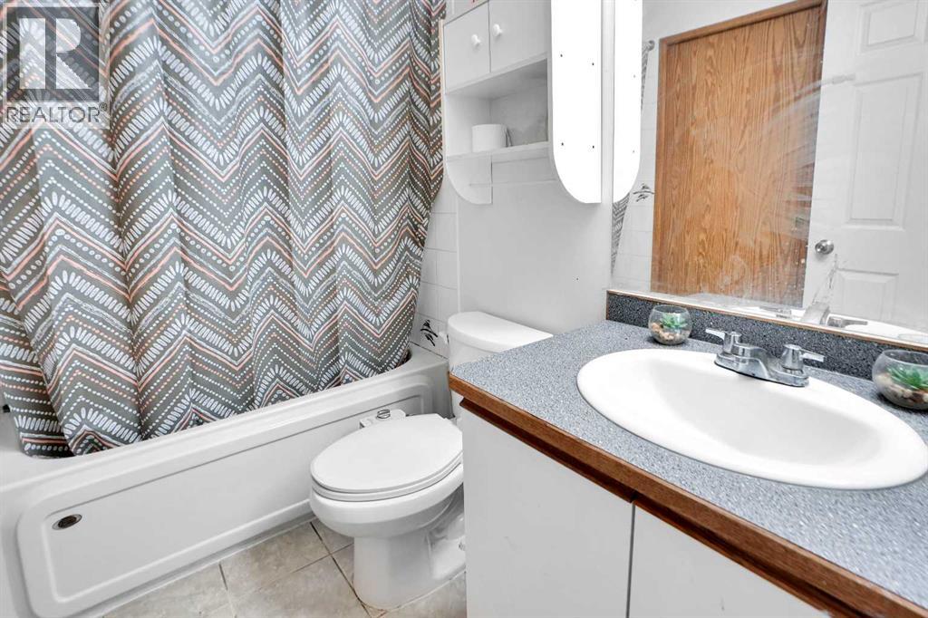 63 Martinbrook Road Ne, Calgary, Alberta  T3J 3E1 - Photo 13 - A2272341