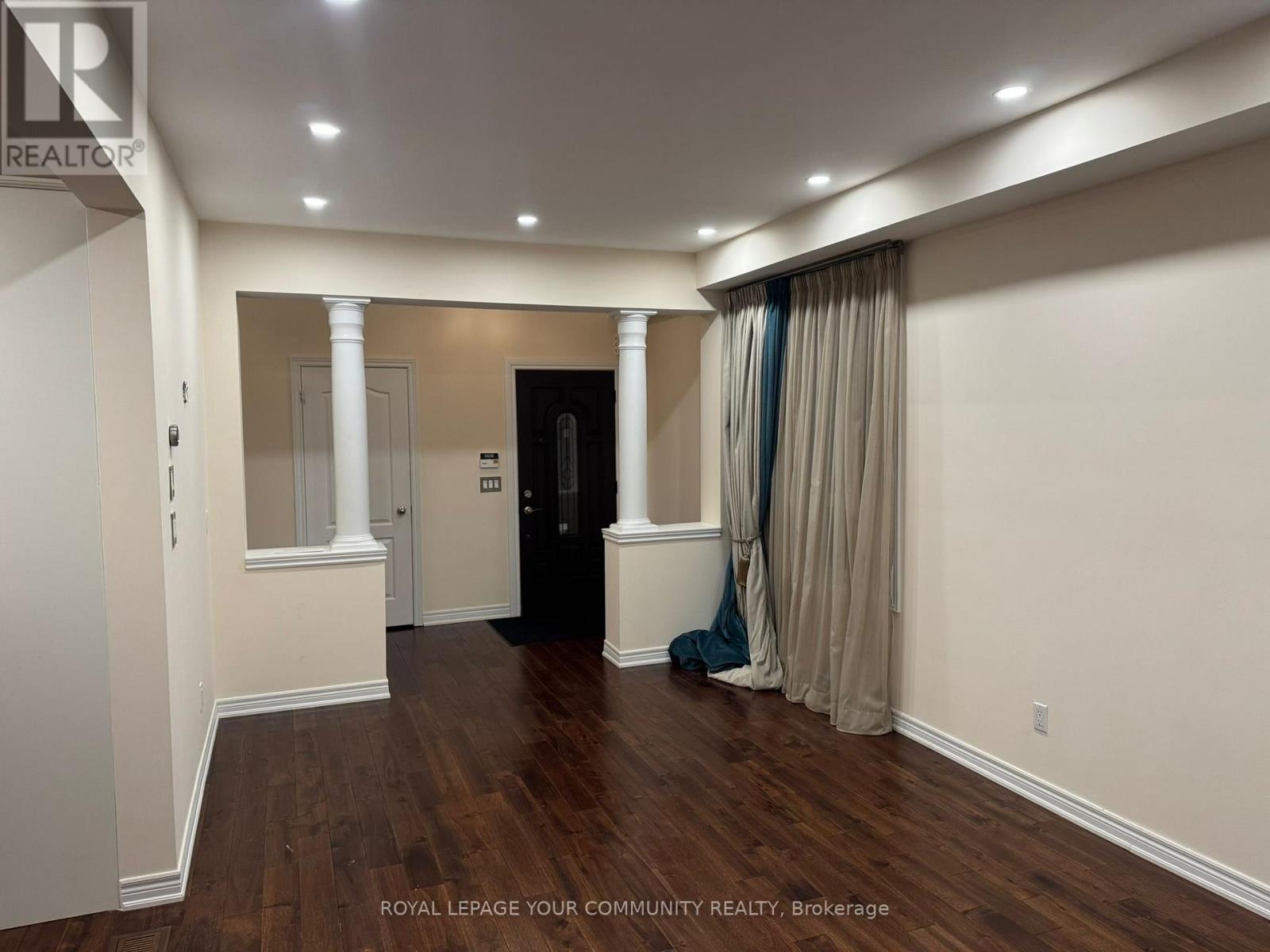 12 Pegasus Drive, Richmond Hill, Ontario  L4E 4R2 - Photo 8 - N12580020