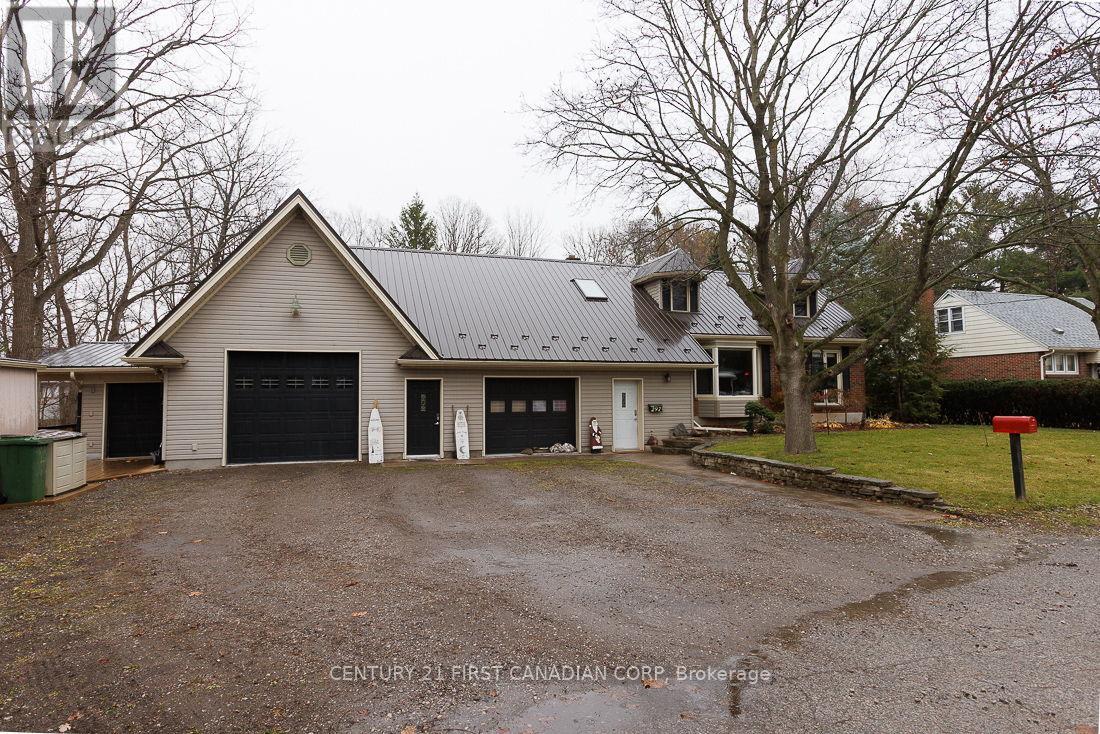 297 Alma Street, St. Thomas, Ontario  N5P 3B9 - Photo 2 - X12583164