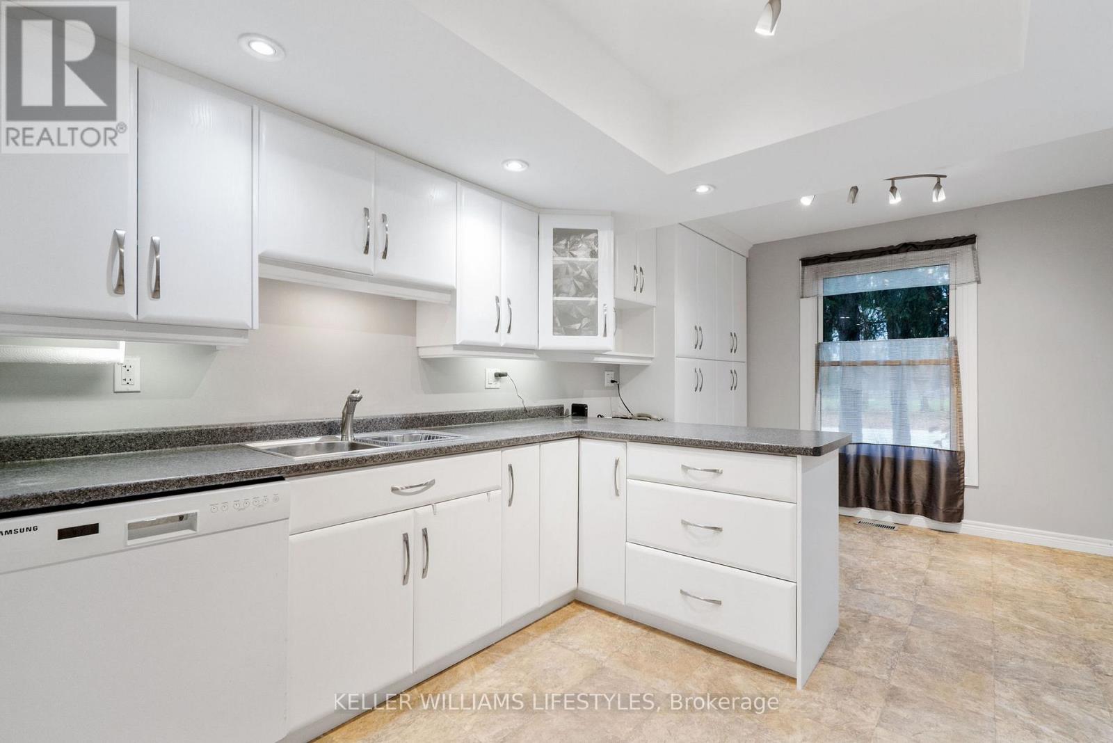 345 Everglade Crescent, London North, Ontario  N6H 4M7 - Photo 20 - X12583252