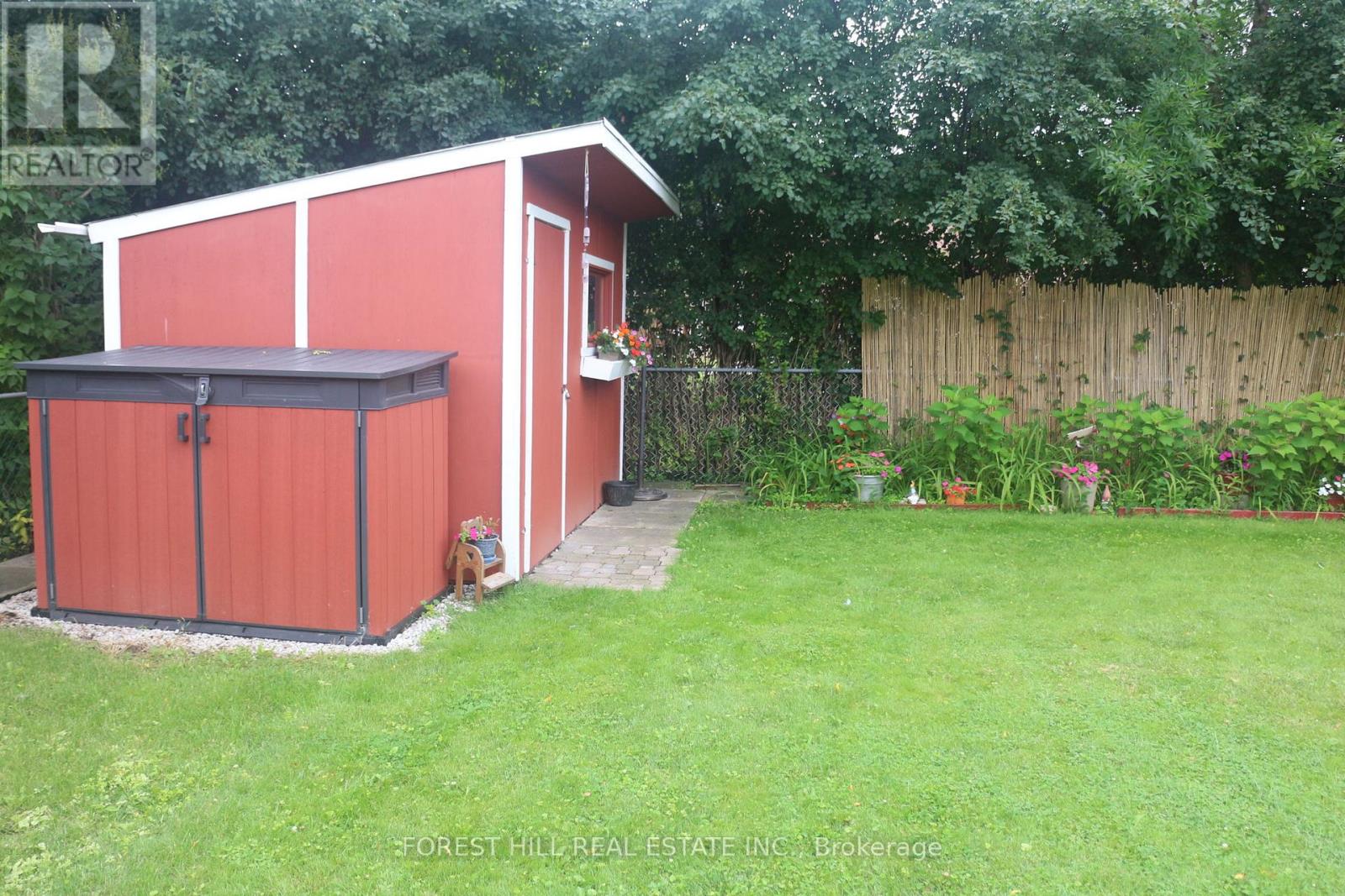 130 Verobeach Boulevard, Toronto, Ontario  M9M 1R1 - Photo 19 - W12583070