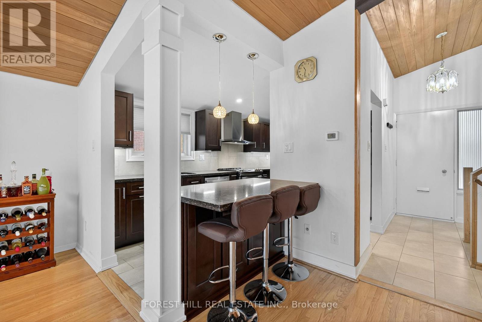 130 Verobeach Boulevard, Toronto, Ontario  M9M 1R1 - Photo 4 - W12583070