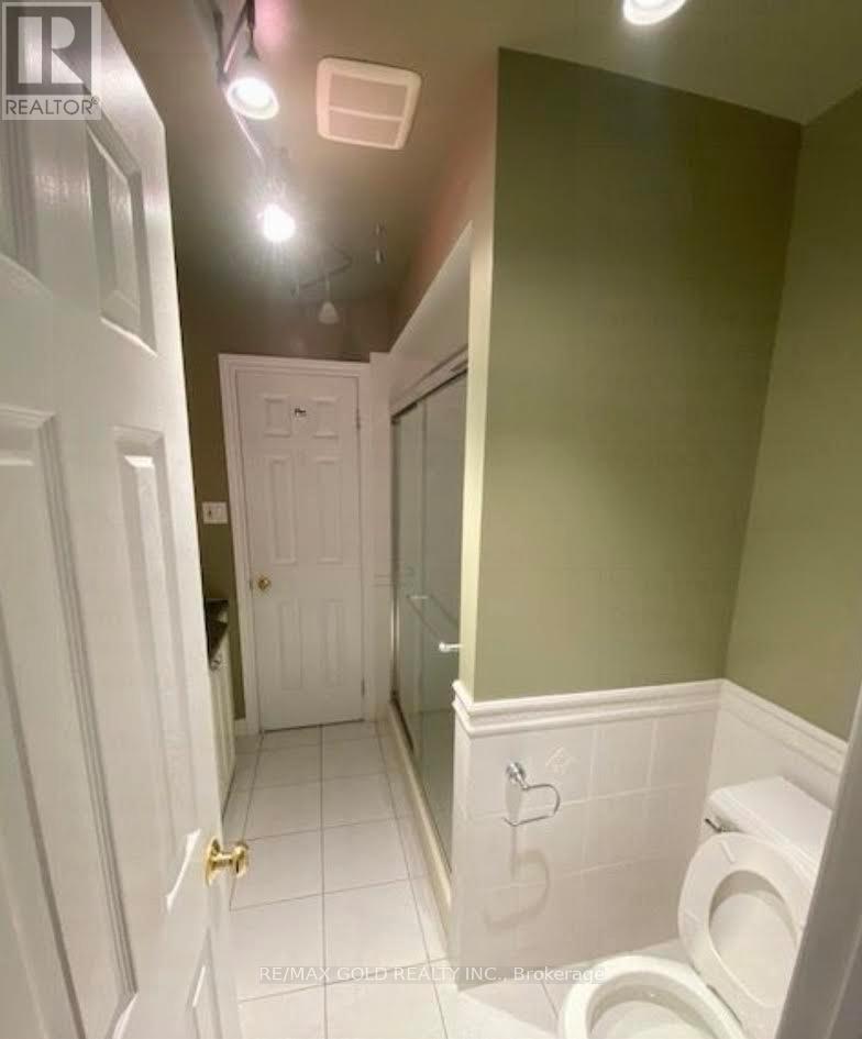 30 Blackthorn Lane, Brampton, Ontario  L6V 3K8 - Photo 10 - W12583072