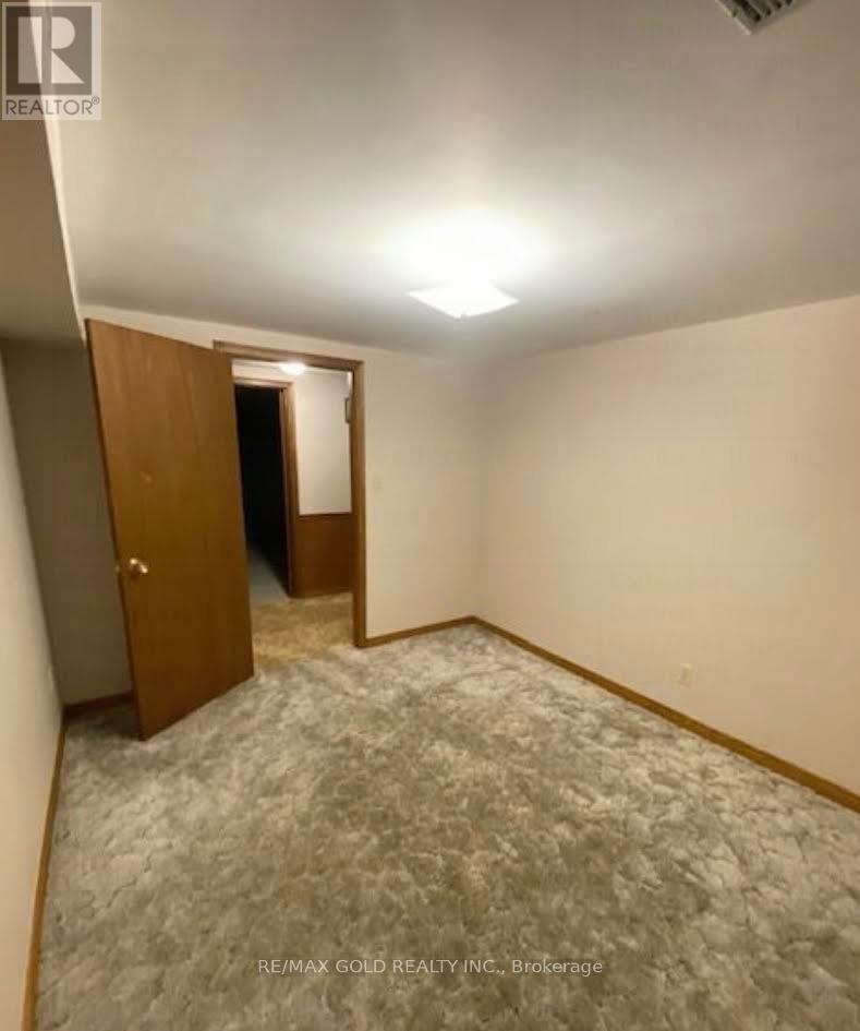 30 Blackthorn Lane, Brampton, Ontario  L6V 3K8 - Photo 11 - W12583072