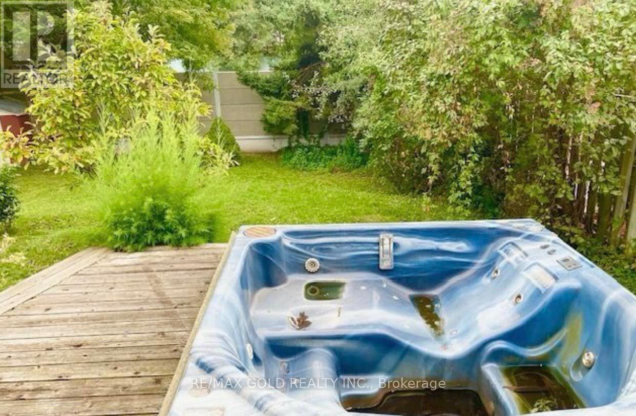 30 Blackthorn Lane, Brampton, Ontario  L6V 3K8 - Photo 3 - W12583072