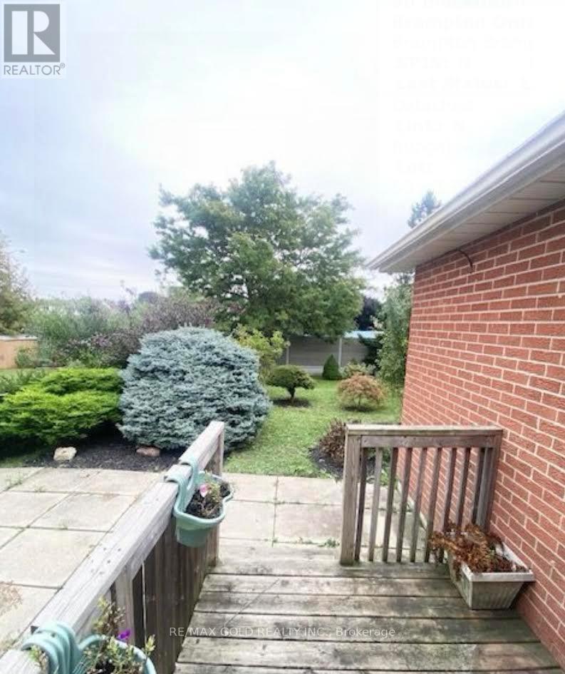 30 Blackthorn Lane, Brampton, Ontario  L6V 3K8 - Photo 4 - W12583072