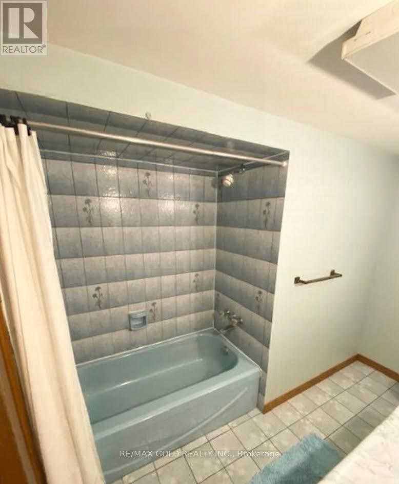 30 Blackthorn Lane, Brampton, Ontario  L6V 3K8 - Photo 6 - W12583072