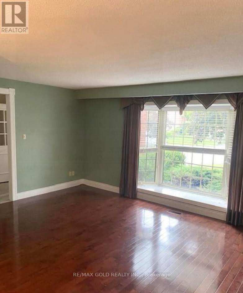 30 Blackthorn Lane, Brampton, Ontario  L6V 3K8 - Photo 7 - W12583072