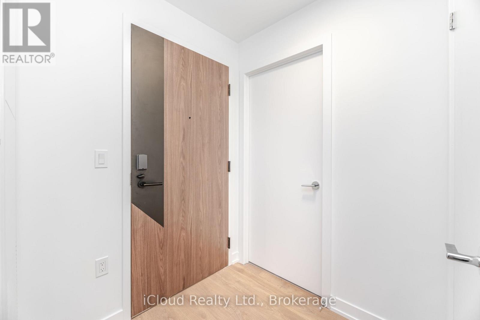 719 - 1037 The Queensway, Toronto, Ontario M8Z 6C7 - Photo 5 - W12583080