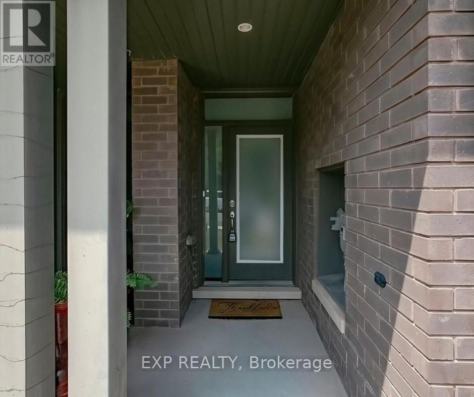 177 Sabina Drive, Oakville, Ontario  L6H 0W3 - Photo 2 - W12583106