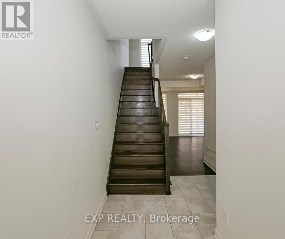 177 Sabina Drive, Oakville, Ontario  L6H 0W3 - Photo 4 - W12583106