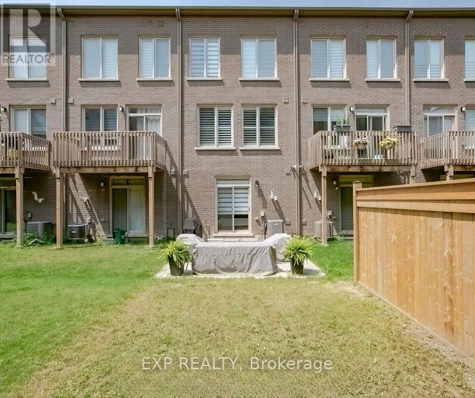 177 Sabina Drive, Oakville, Ontario  L6H 0W3 - Photo 5 - W12583106