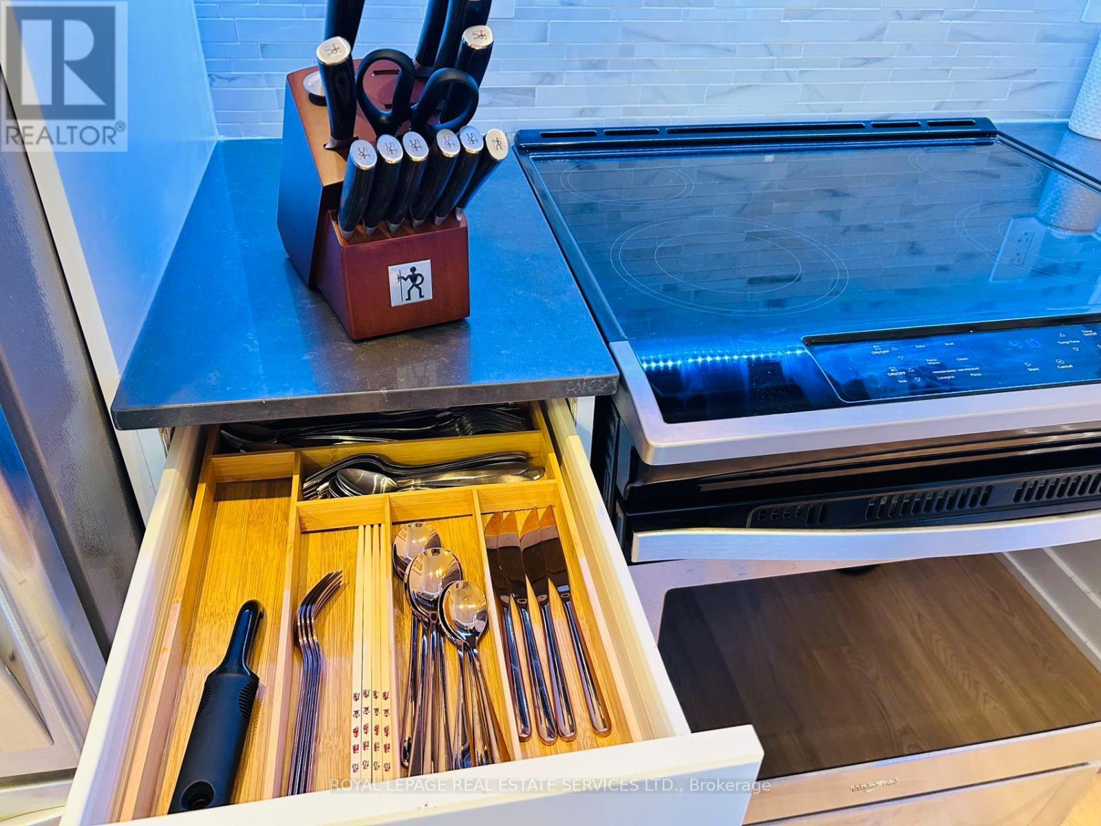 1601 - 4085 Parkside Village Drive, Mississauga, Ontario  L5B 0K9 - Photo 18 - W12583110