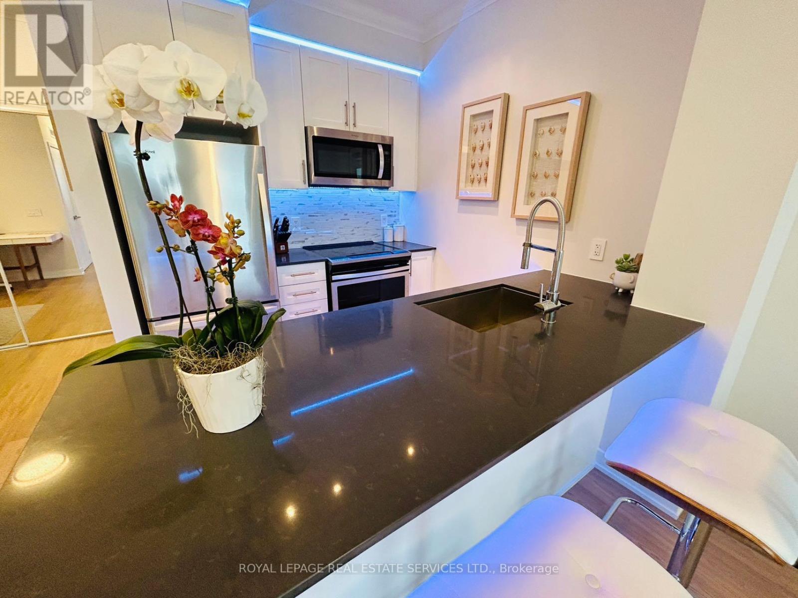 1601 - 4085 Parkside Village Drive, Mississauga, Ontario  L5B 0K9 - Photo 9 - W12583110