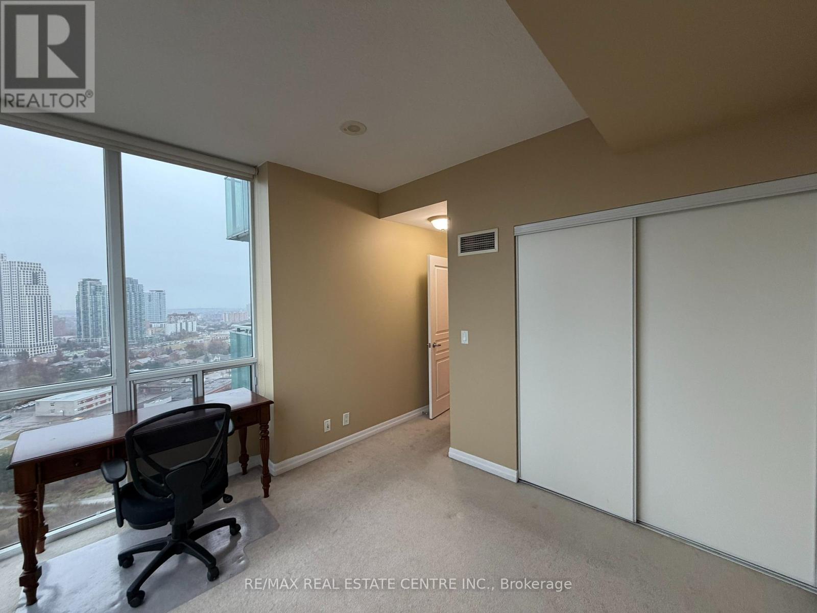 1902 - 220 Burnhamthorpe Road W, Mississauga, Ontario  L5B 3Y5 - Photo 11 - W12583138