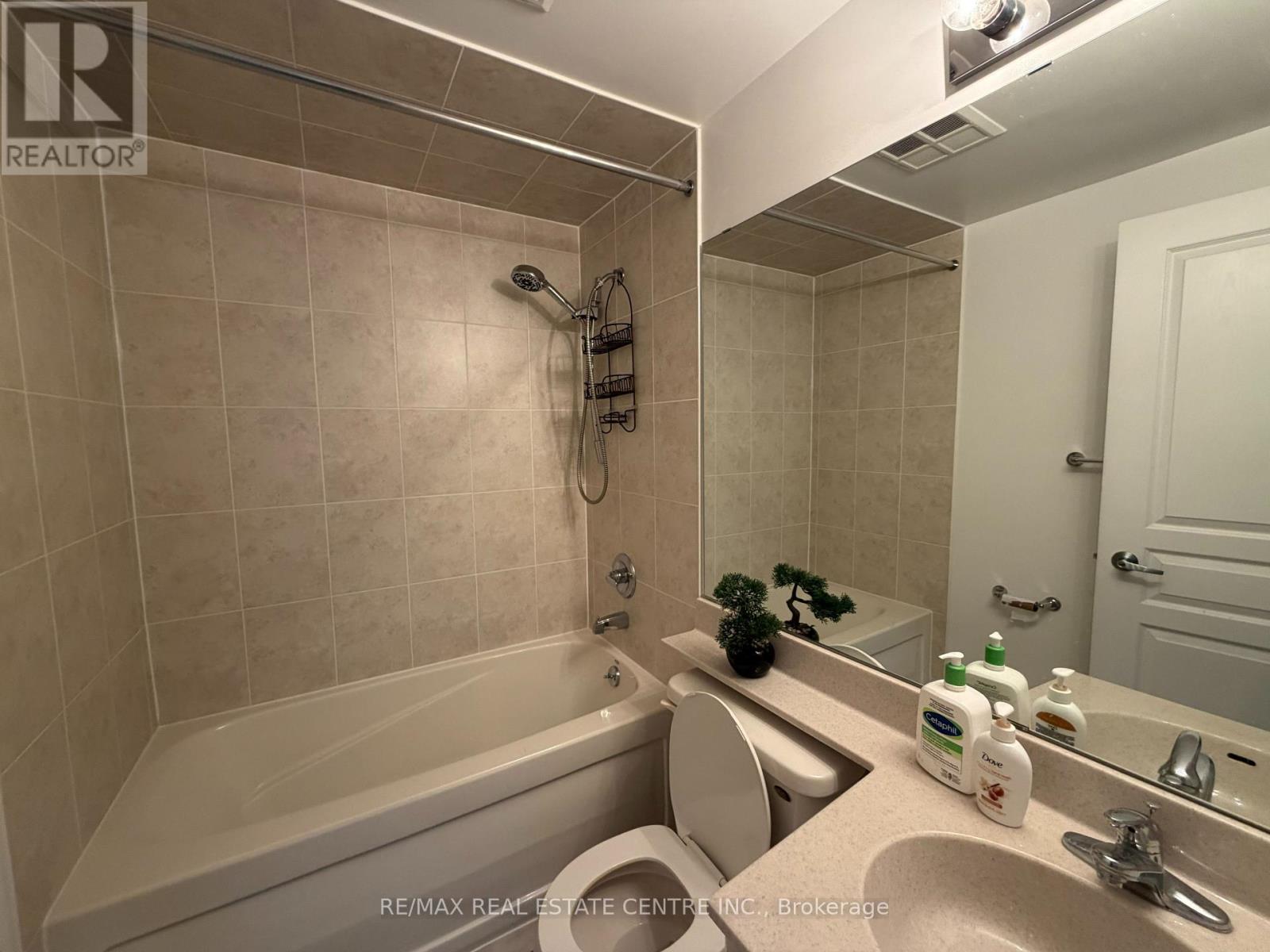 1902 - 220 Burnhamthorpe Road W, Mississauga, Ontario  L5B 3Y5 - Photo 12 - W12583138