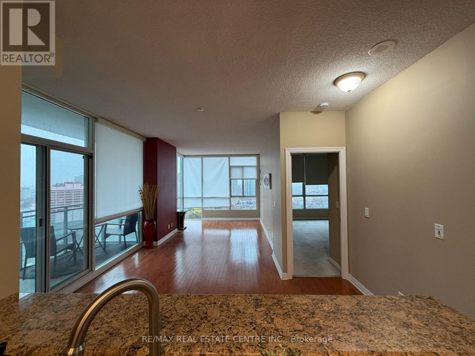 1902 - 220 Burnhamthorpe Road W, Mississauga, Ontario  L5B 3Y5 - Photo 3 - W12583138