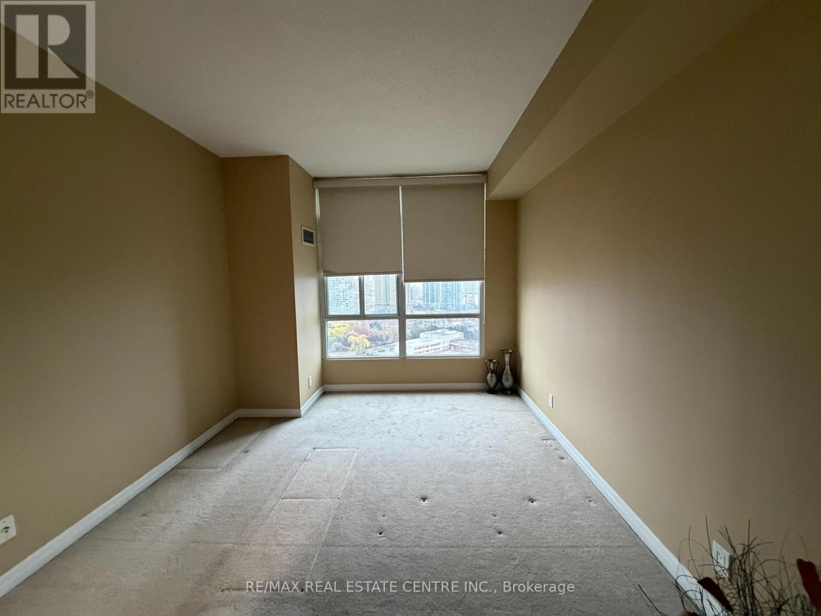 1902 - 220 Burnhamthorpe Road W, Mississauga, Ontario  L5B 3Y5 - Photo 9 - W12583138