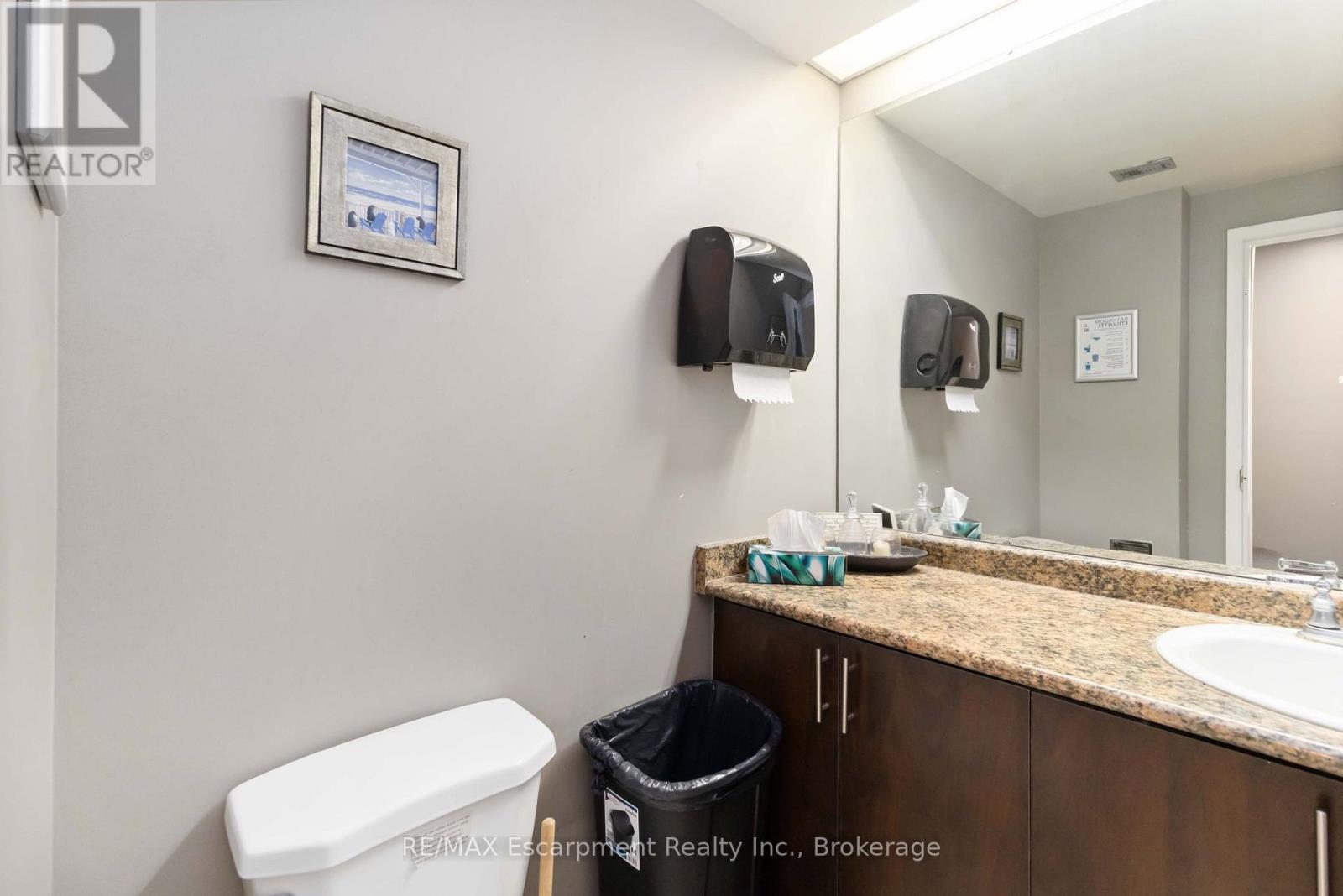 208 - 53 Village Centre Place, Mississauga, Ontario  L4Z 1V9 - Photo 9 - W12583230