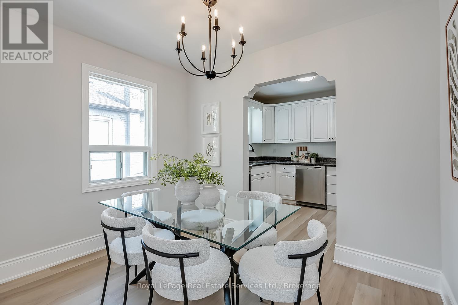 397 Bartos Drive, Oakville, Ontario  L6K 3E5 - Photo 10 - W12583312