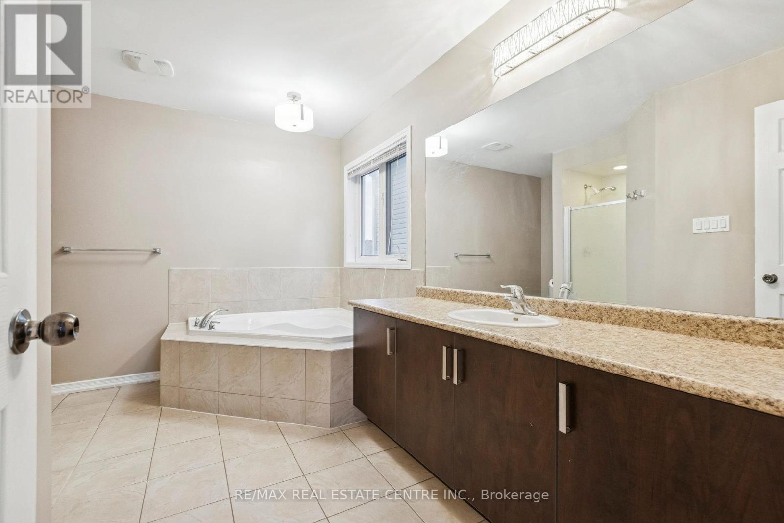 Upper Level - 16 Carroll Lane, Brantford, Ontario N3T 0J5 - Photo 31 - X12583088