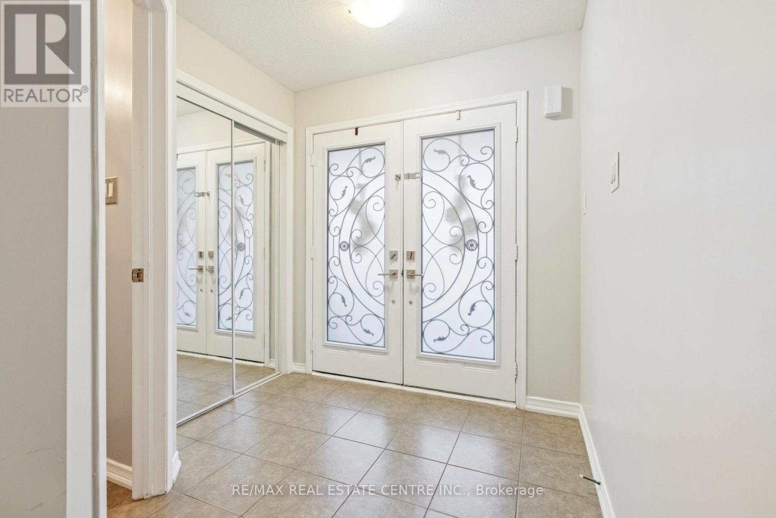 Upper Level - 16 Carroll Lane, Brantford, Ontario N3T 0J5 - Photo 4 - X12583088