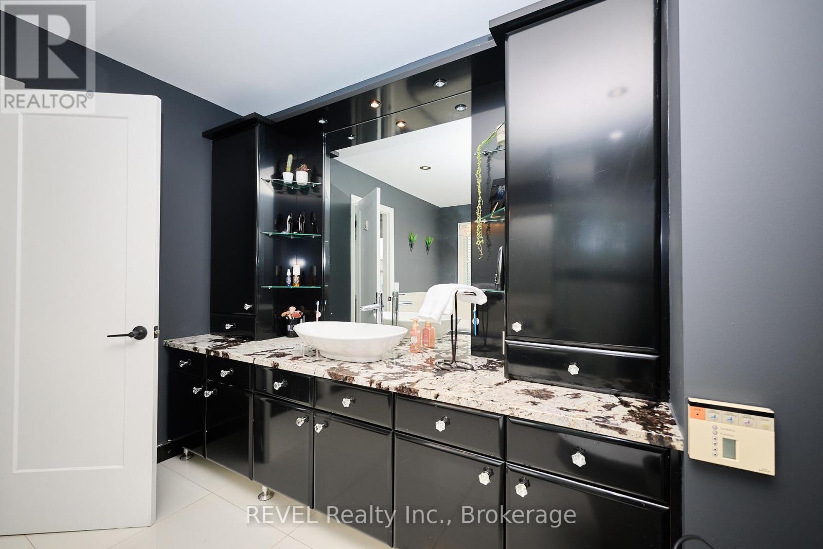 15 Fosh Court, St. Catharines, Ontario L2S 4A9 - Photo 22 - X12471468