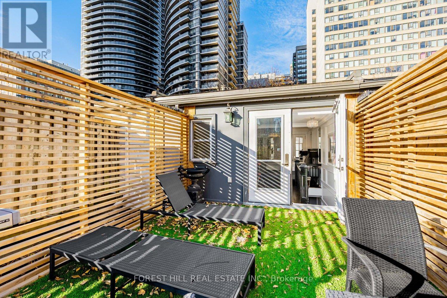 Upper - 37 Granby Street, Toronto, Ontario  M5B 1H8 - Photo 26 - C12583166