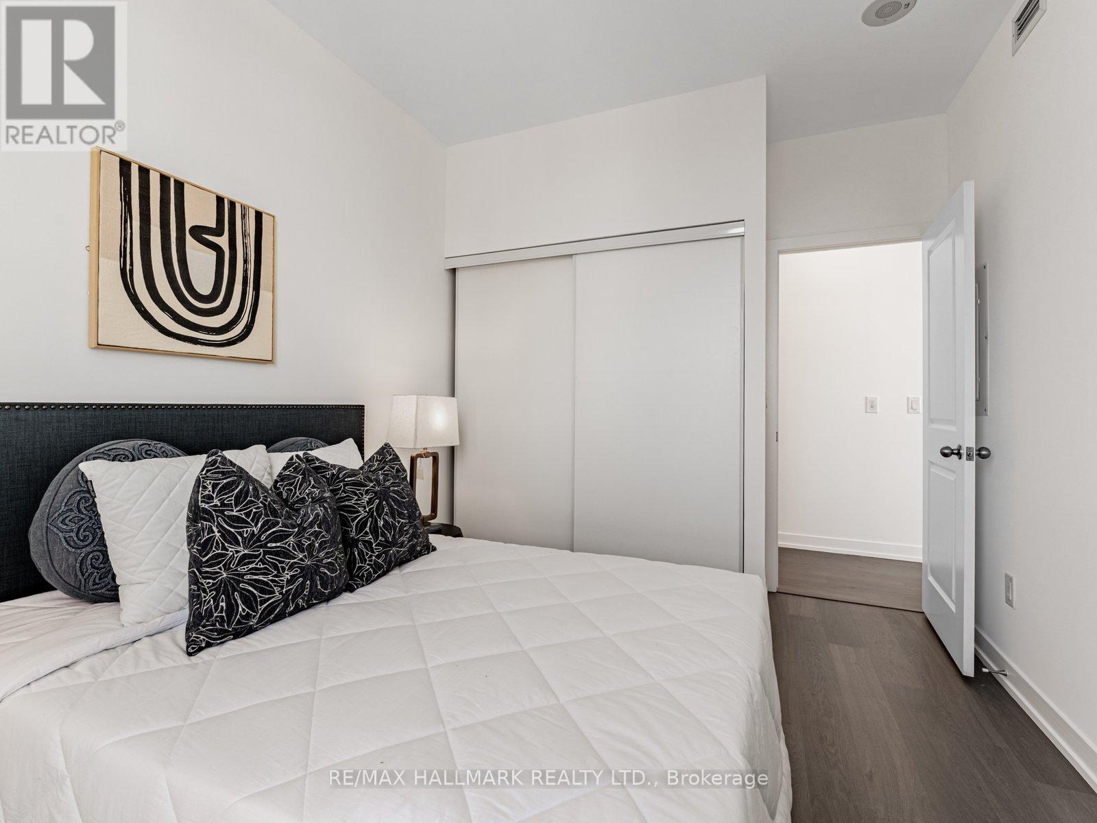 1704 - 105 George Street, Toronto, Ontario  M5A 0L4 - Photo 14 - C12583188