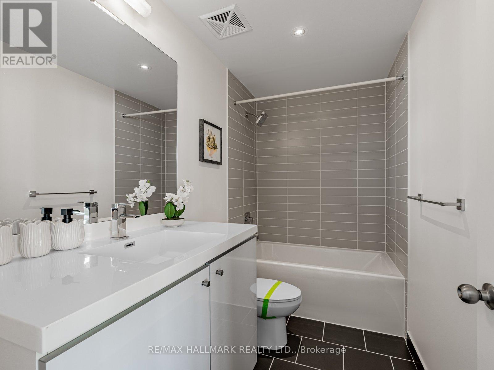 1704 - 105 George Street, Toronto, Ontario  M5A 0L4 - Photo 15 - C12583188