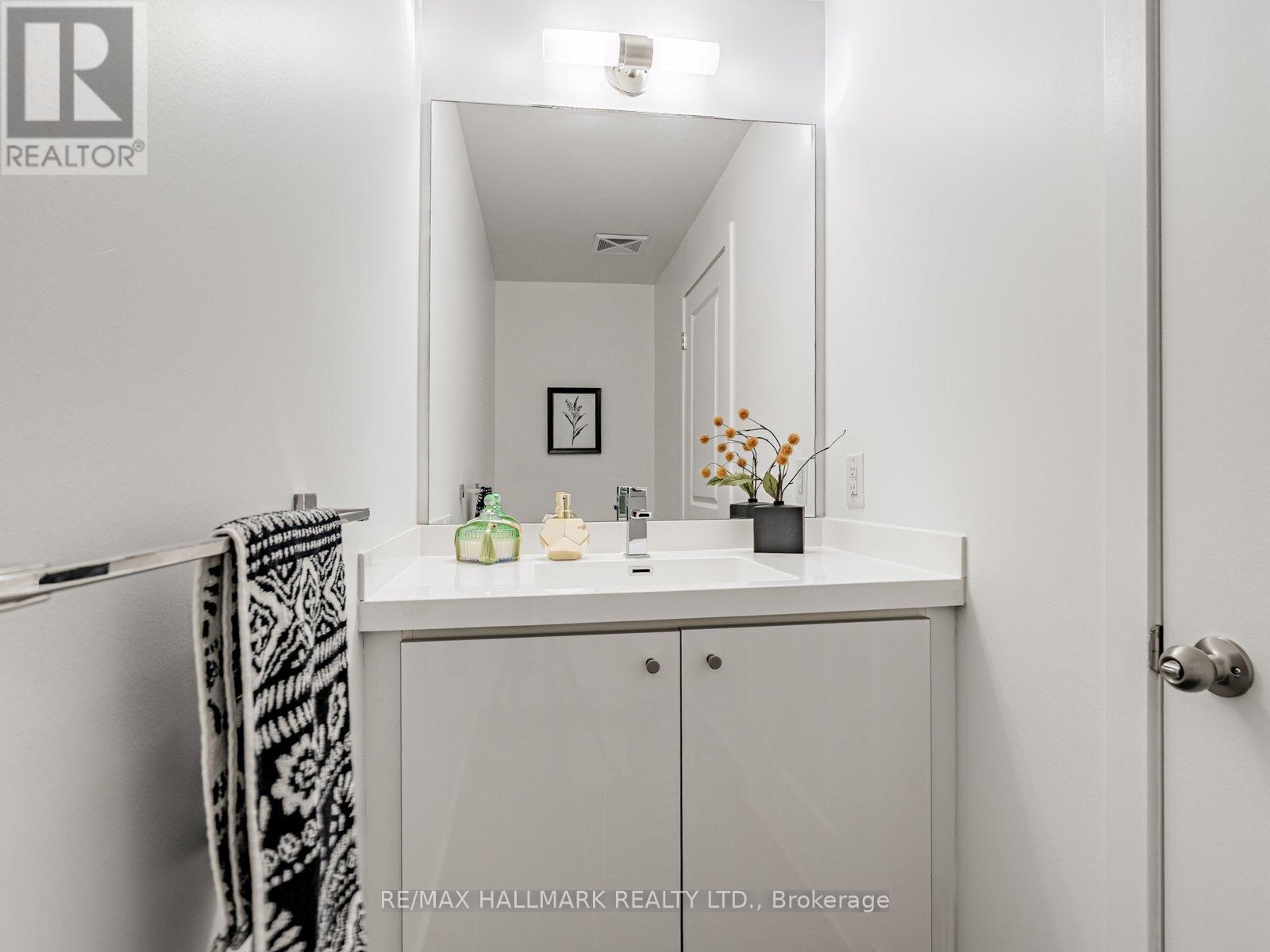 1704 - 105 George Street, Toronto, Ontario  M5A 0L4 - Photo 16 - C12583188