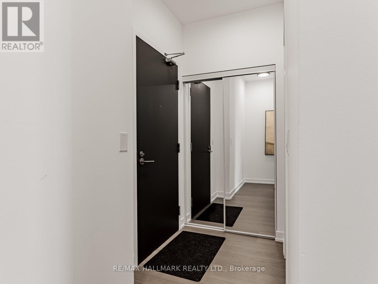 1704 - 105 George Street, Toronto, Ontario  M5A 0L4 - Photo 2 - C12583188