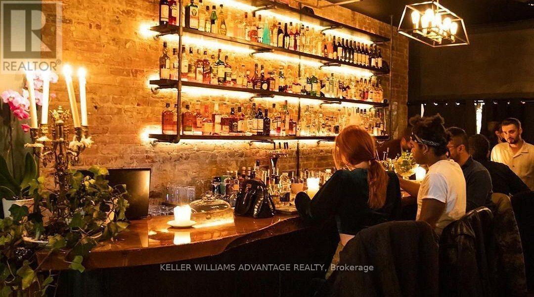 686 QUEEN STREET E, Toronto, Ontario