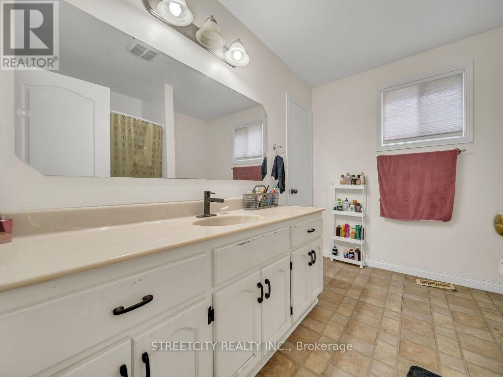 125 Stonyburn Crescent, Cambridge, Ontario  N1R 7X2 - Photo 27 - X12583186