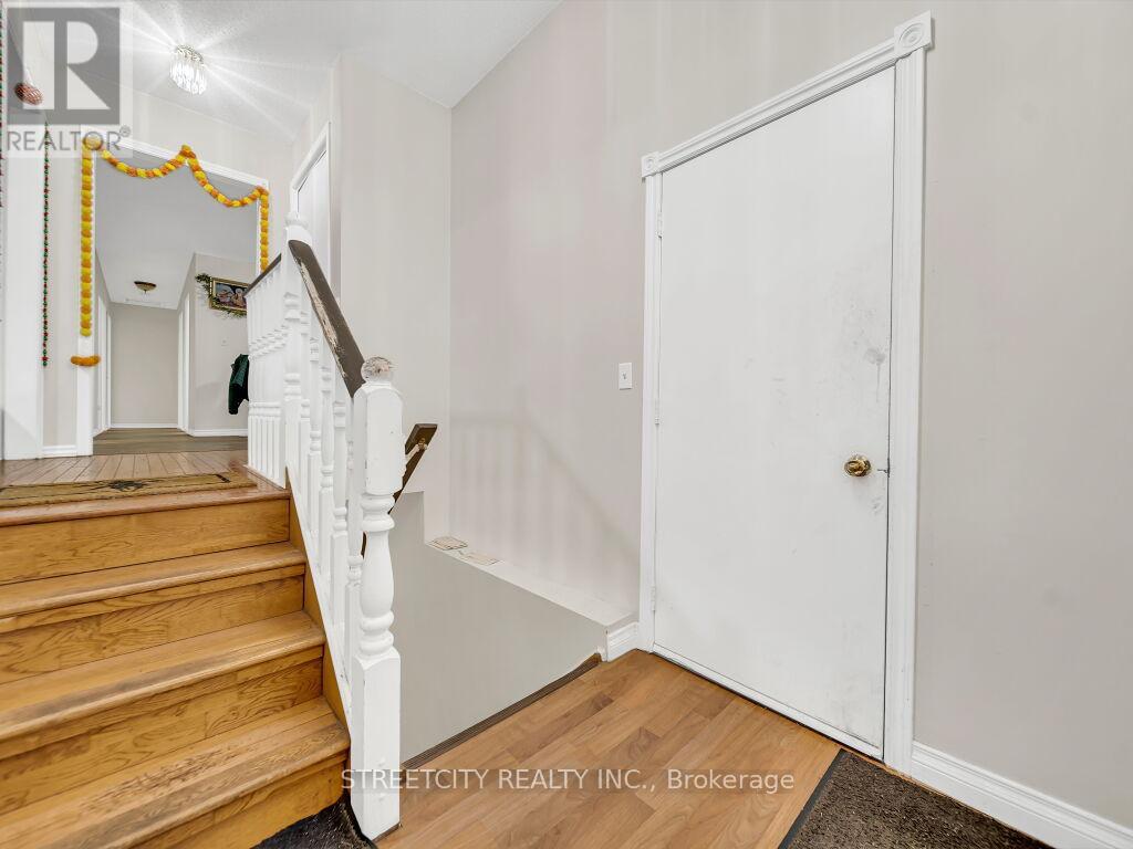 125 Stonyburn Crescent, Cambridge, Ontario  N1R 7X2 - Photo 9 - X12583186